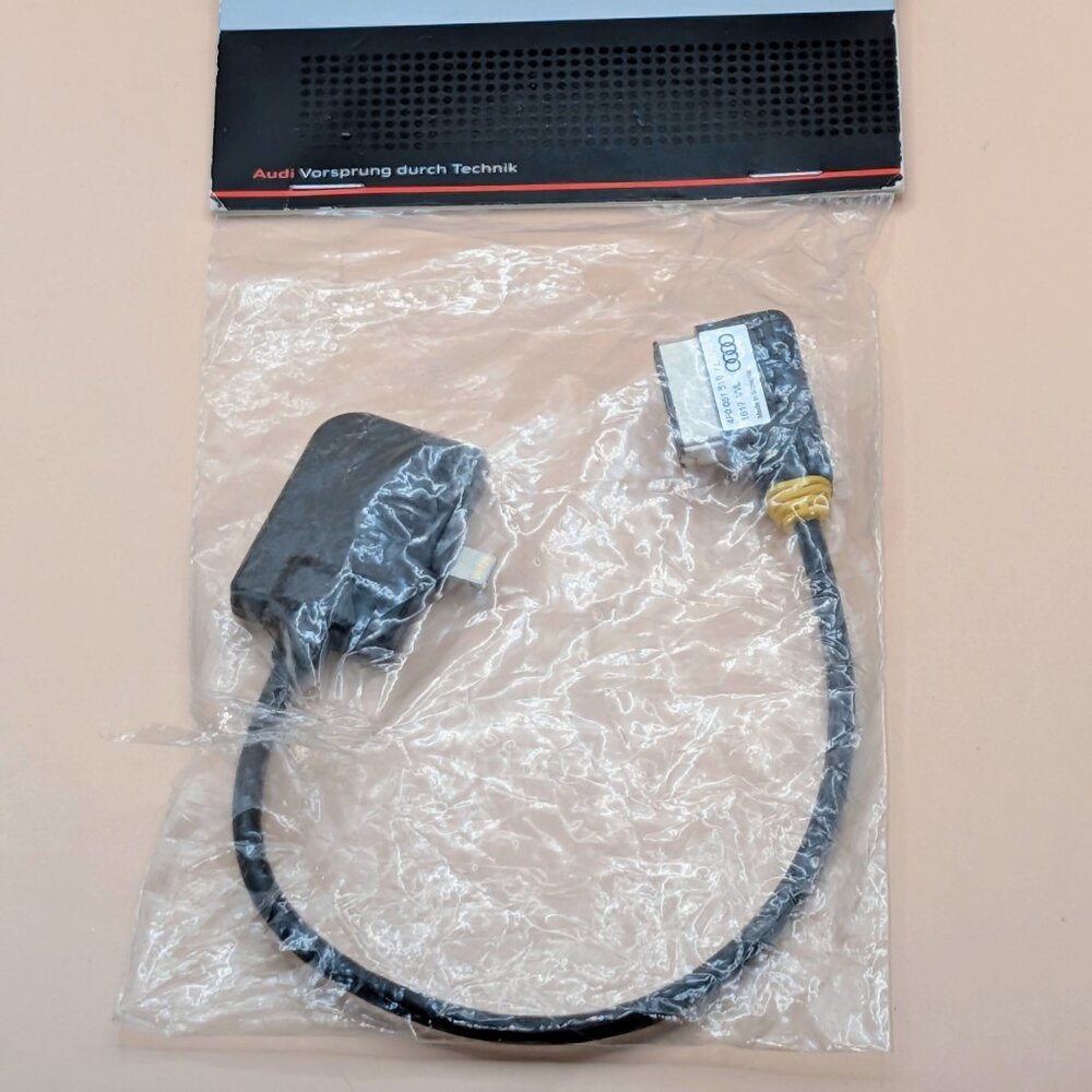 Audi iPhone USB Lightning Adaptor***